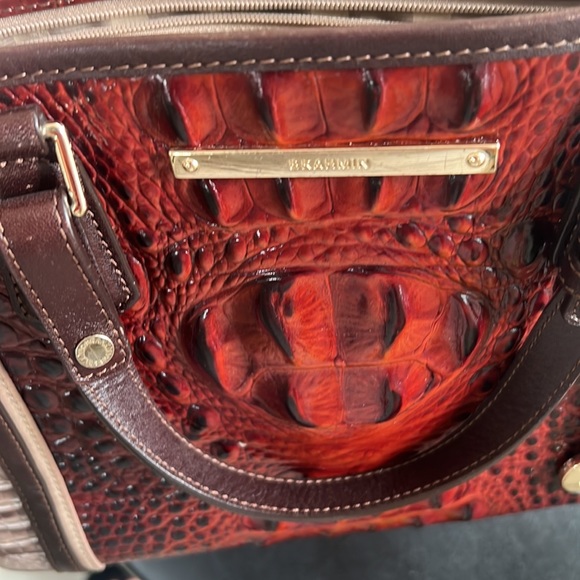 Brahmin shoulder bag used but in perfect shape just a slight blue stain inside - Picture 8 of 8